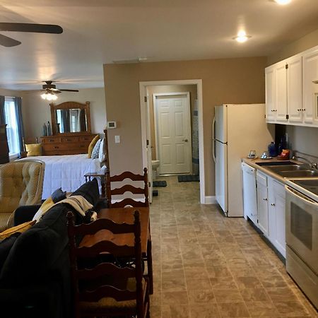 อ ไมตี โอค บี แอนด์ บี Bed & Breakfast Pilot Mountain ห้อง รูปภาพ