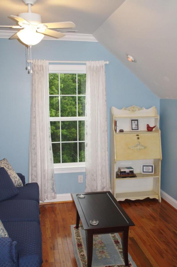 อ ไมตี โอค บี แอนด์ บี Bed & Breakfast Pilot Mountain ภายนอก รูปภาพ