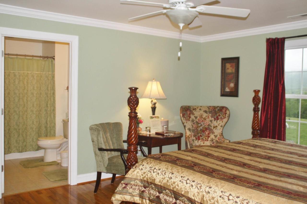 อ ไมตี โอค บี แอนด์ บี Bed & Breakfast Pilot Mountain ภายนอก รูปภาพ