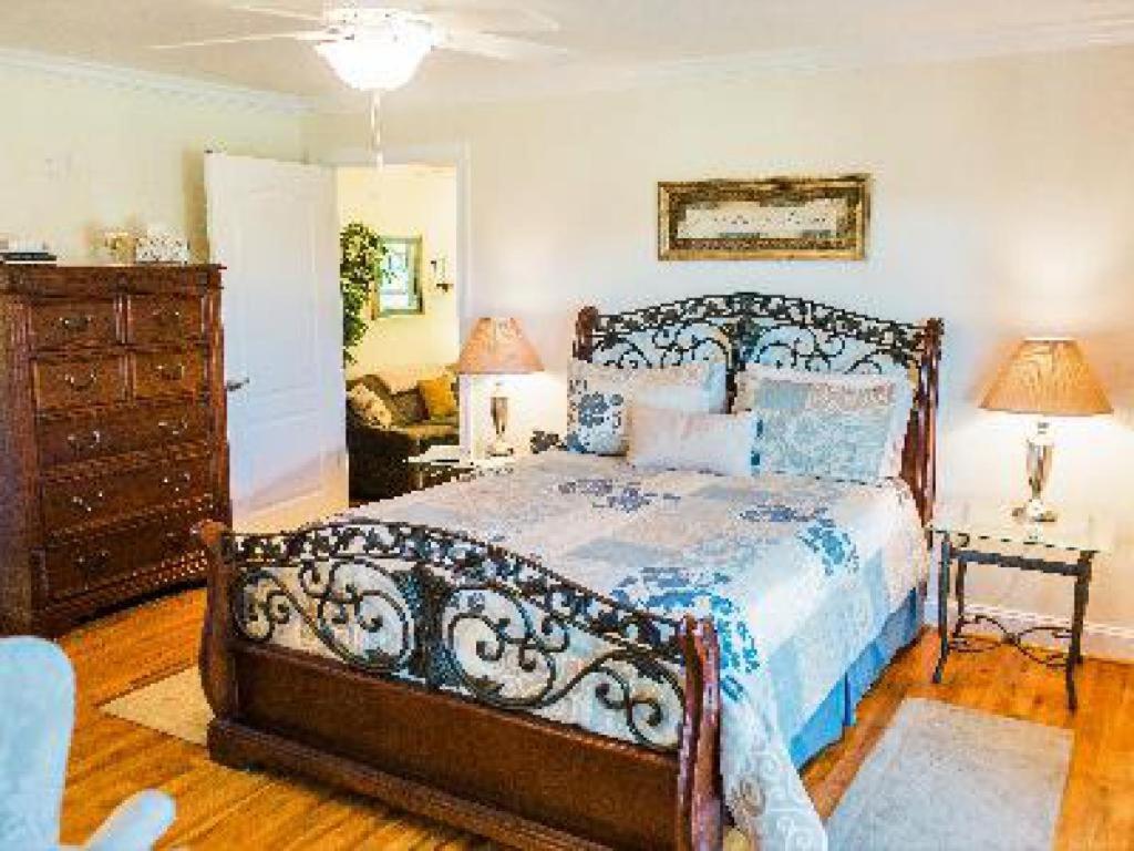 อ ไมตี โอค บี แอนด์ บี Bed & Breakfast Pilot Mountain ห้อง รูปภาพ
